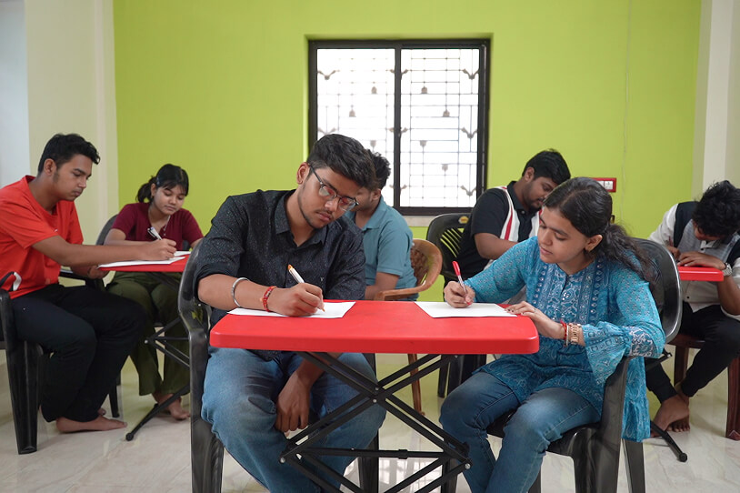 Participants put their thoughts and emotions into words on paper.